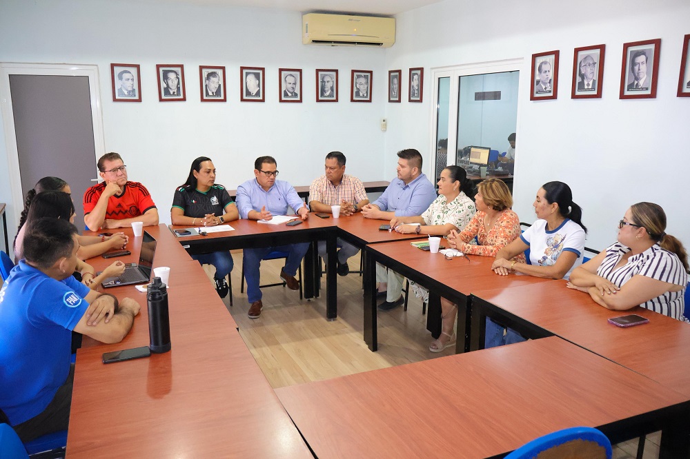 Julia Jiménez encabeza diálogo con regidoras y regidores del PAN en Colima