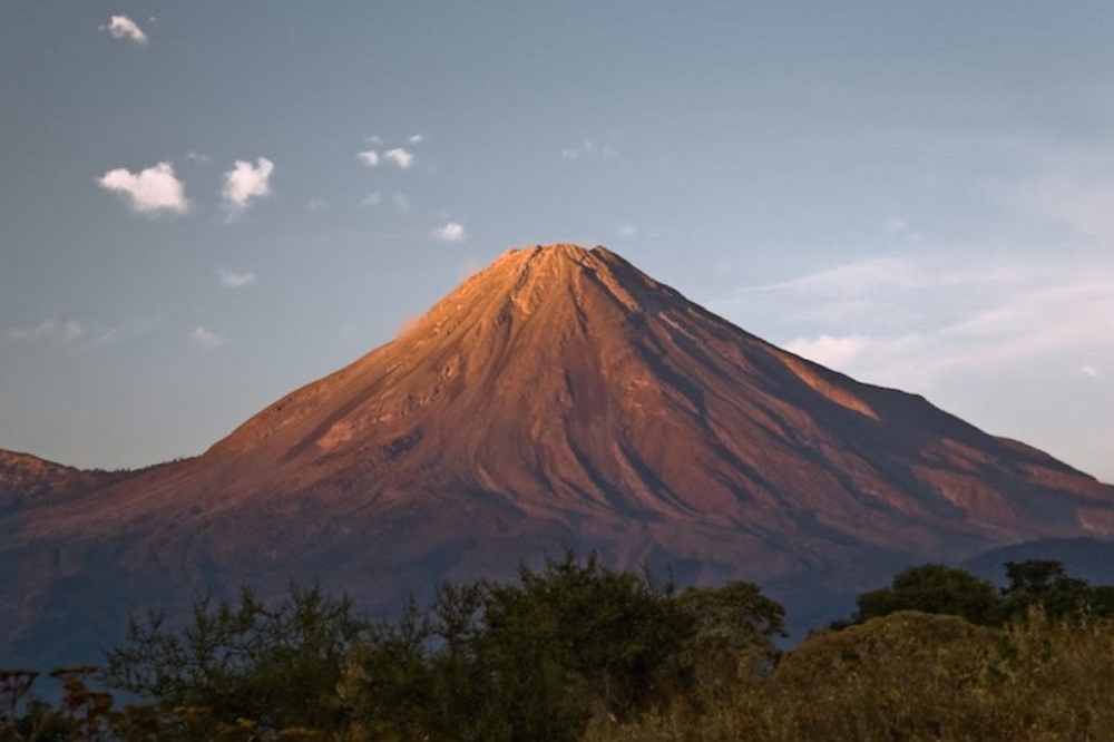 Volcán de Colima se mantiene en calma y con baja actividad: UEPC