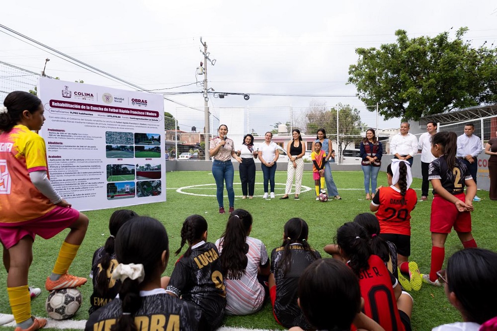 Indira Vizcaíno entregó cancha de usos múltiples en Santa Bárbara y de futbol rápido en la colonia Francisco I. Madero