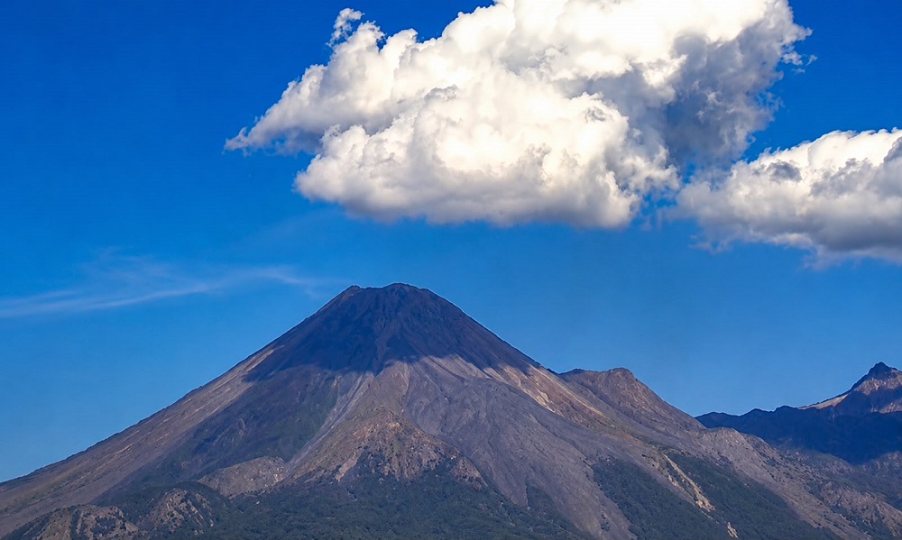 Volcán de Colima se mantiene estable y con baja actividad: UEPC
